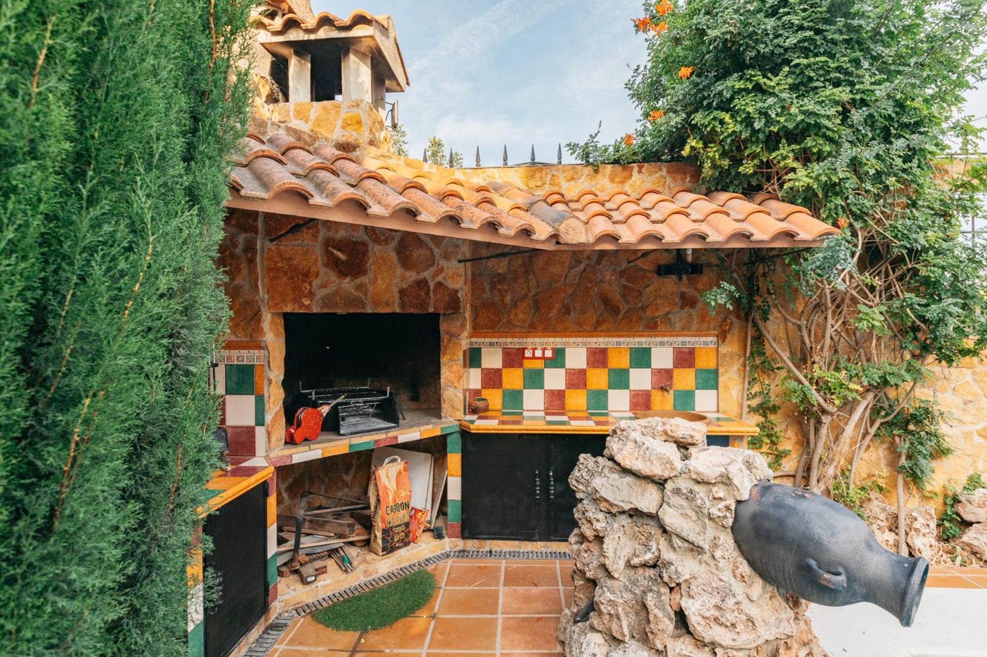 Chalet, Rodeada De Naturaleza Piscina A Doce Klm De Y 7 Del Aeropuerto Casa de vacances València