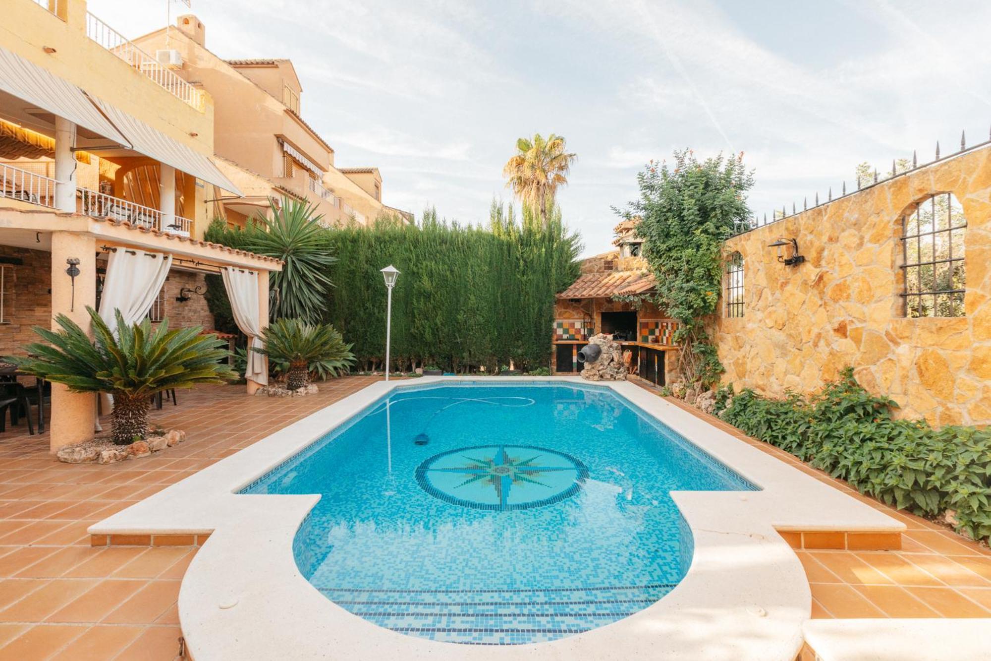 Chalet, Rodeada De Naturaleza Piscina A Doce Klm De Y 7 Del Aeropuerto Casa de vacances