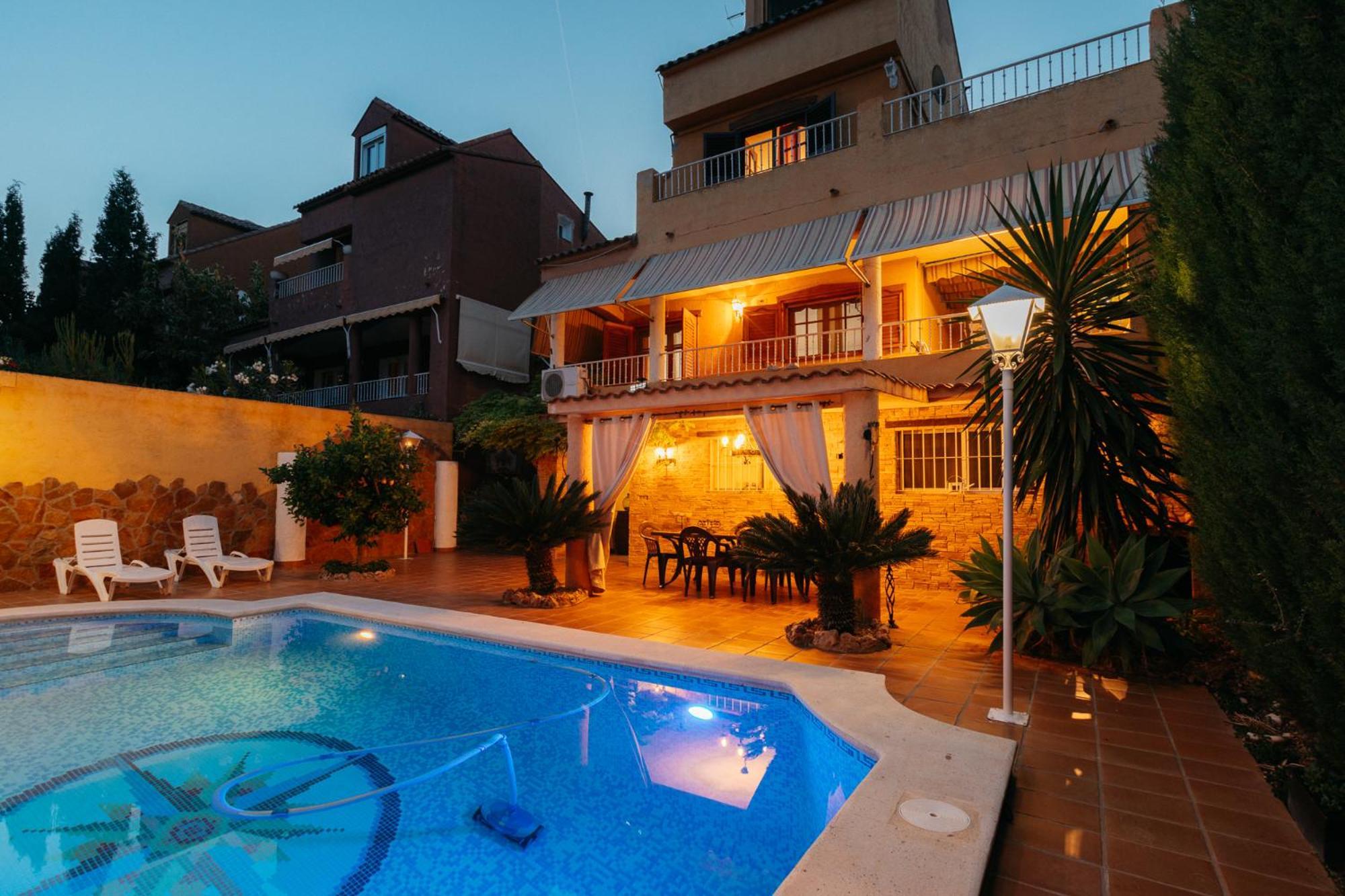 Chalet, Rodeada De Naturaleza Piscina A Doce Klm De Y 7 Del Aeropuerto Casa de vacances *