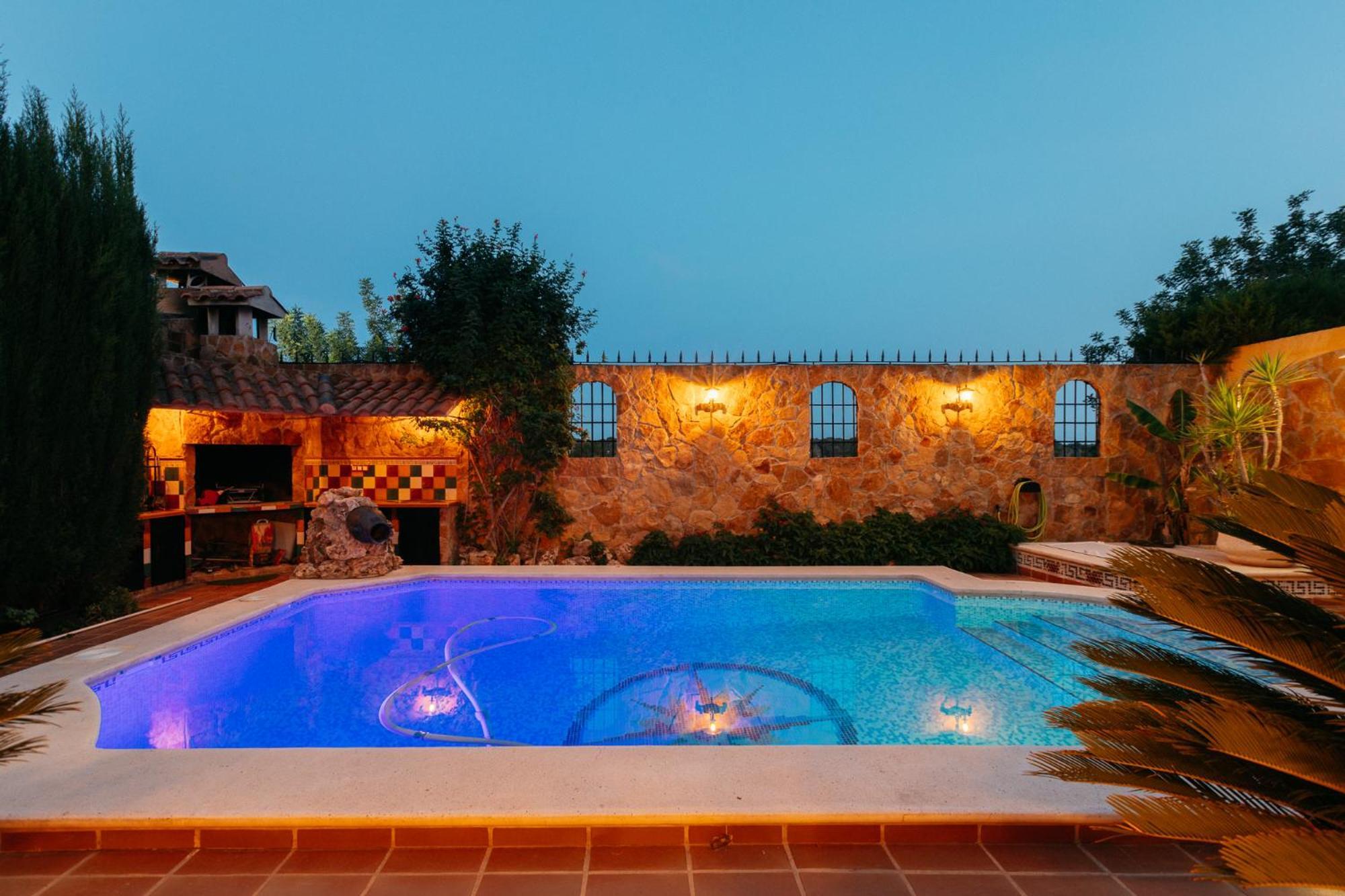 Chalet, Rodeada De Naturaleza Piscina A Doce Klm De Y 7 Del Aeropuerto Casa de vacances València