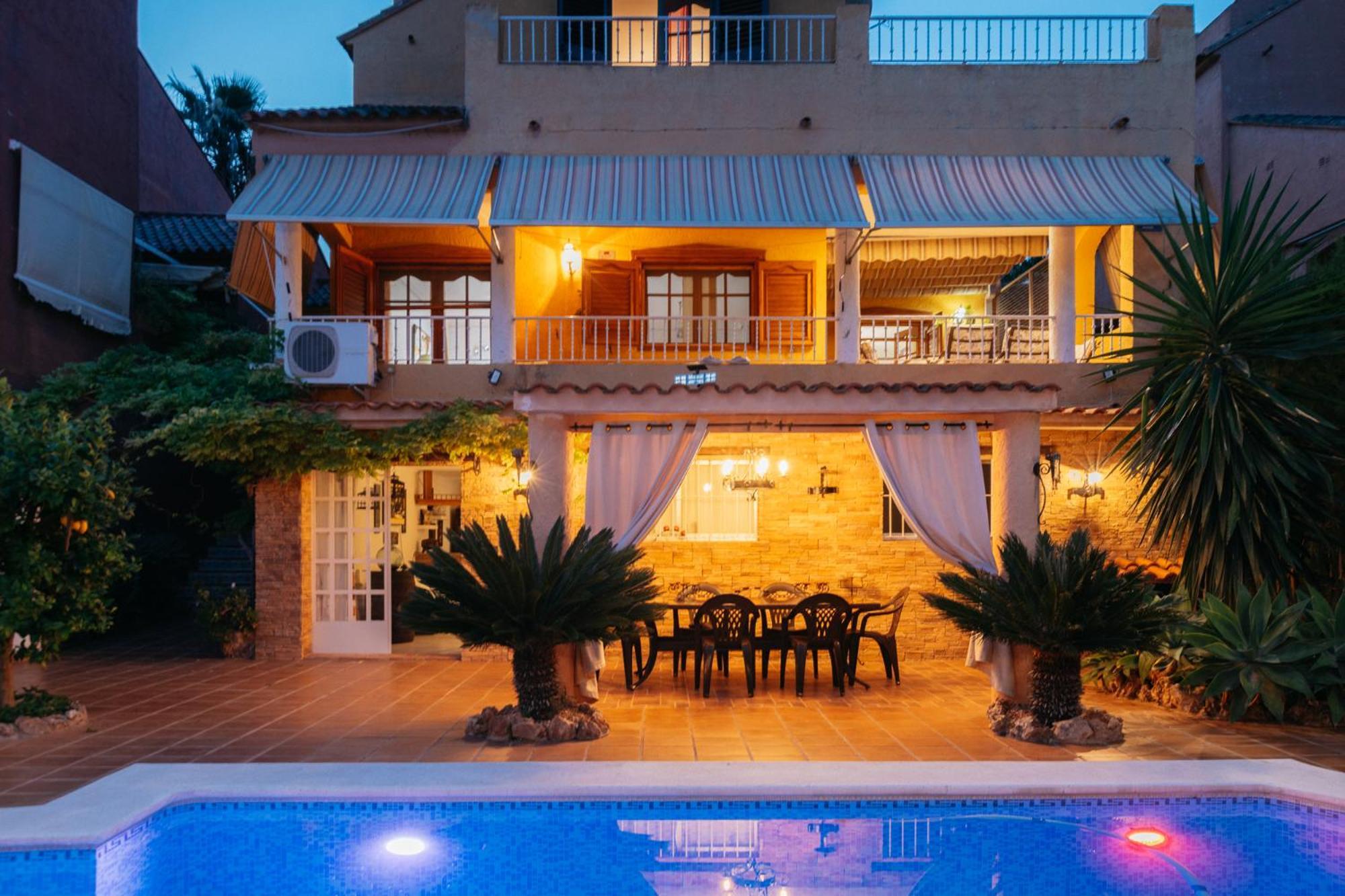 Casa de vacances Chalet, Rodeada De Naturaleza Piscina A Doce Klm De Y 7 Del Aeropuerto